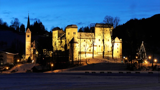 Schloss Goldegg am Abend