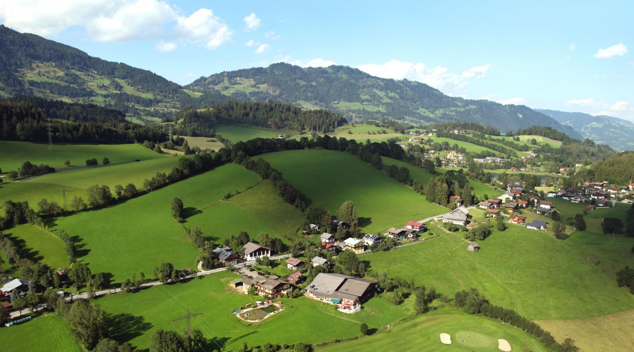 Goldegg von oben im Sommer